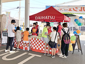 トイレットペーパー詰め放題の様子